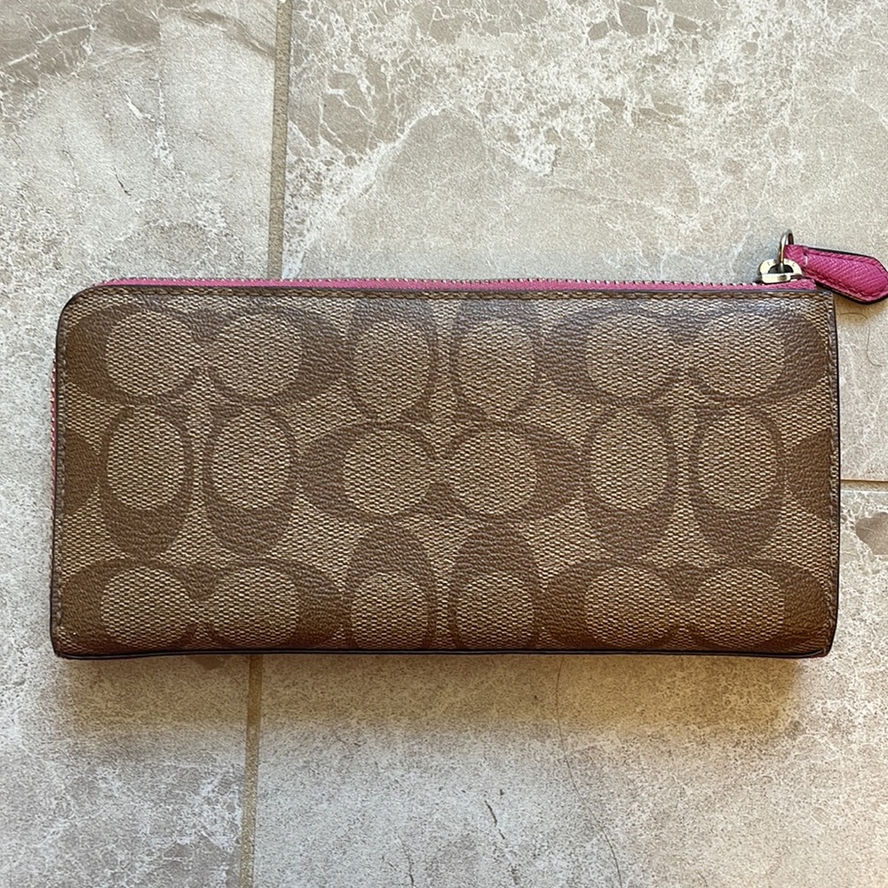 Coach Outlet Wallet - Picture 3 of 8